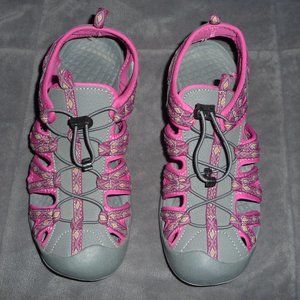 Womans Grition Gray Fushia Size 8
